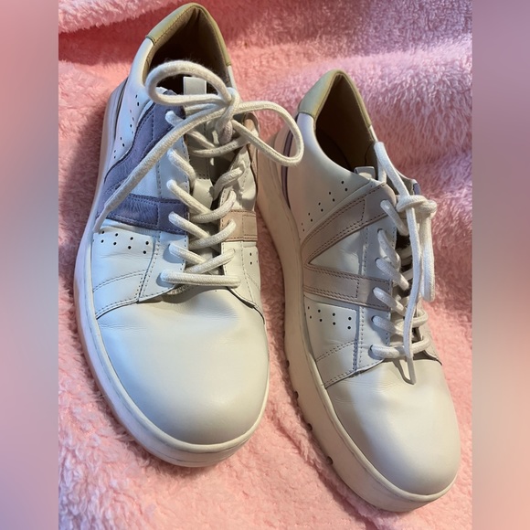 Vionic Simasa Women's Sneaker with Orthotic Support. leather lace-up, size 9.5 - Picture 2 of 8